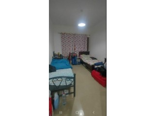 Excutive bachelors bed space available in karama (1+1)